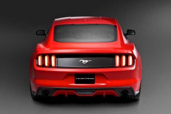 2015-Ford-Mustang-rear-view - TOP HOT CARS