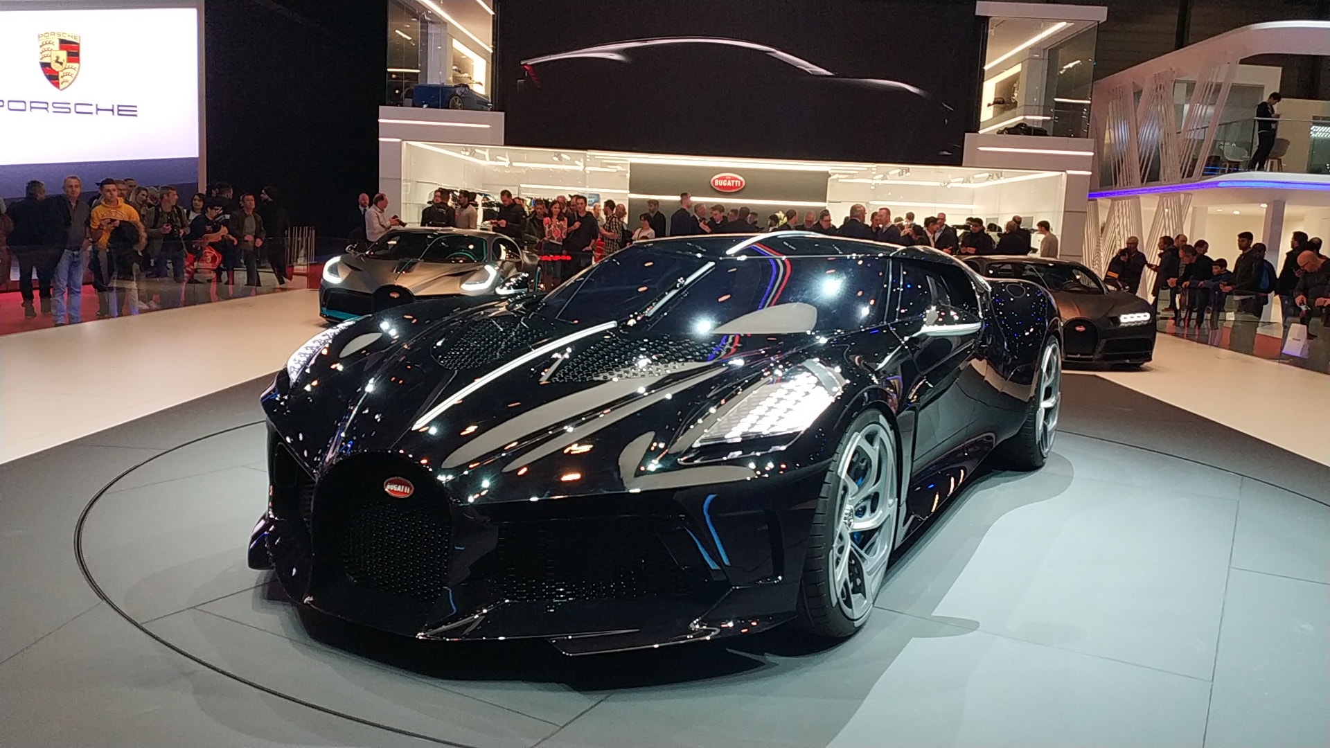 Гиперкар Bugatti la voiture noire